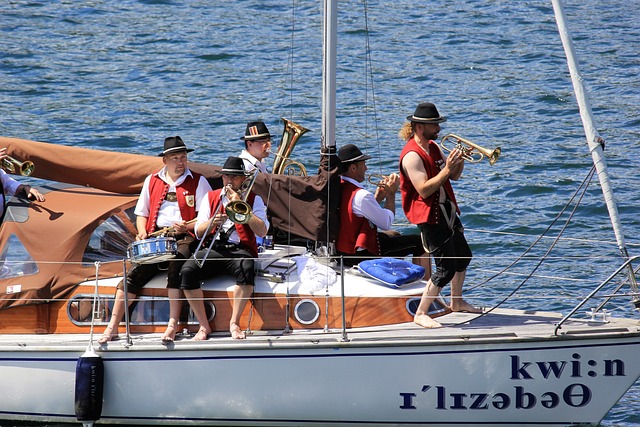 表现得尤为 表现得尤为